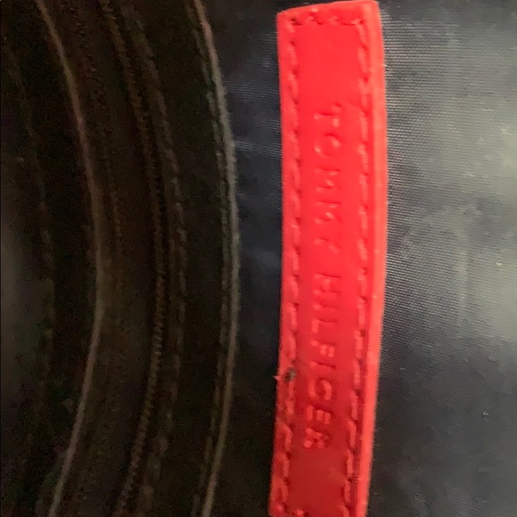 🍂Tommy Hilfiger Handbag🍂 - Picture 3 of 8